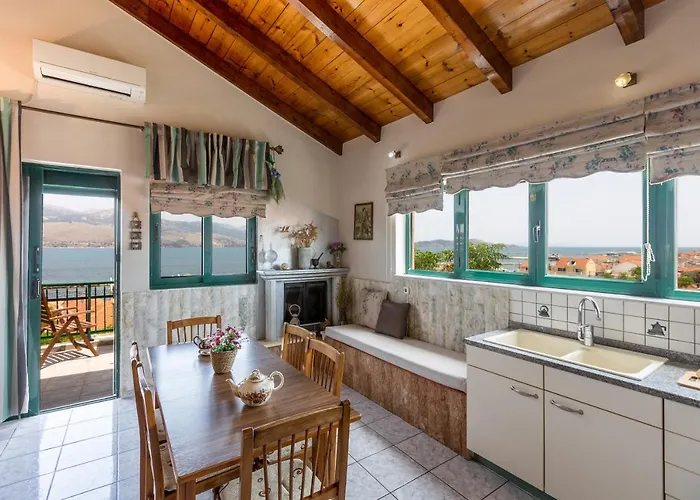 A&s Seaside Maisonette Ликсури